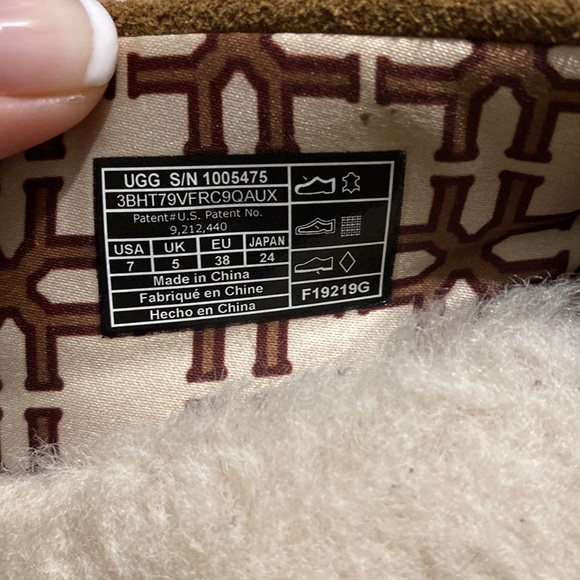 Ugg’s Moccasins Slippers - Picture 6 of 8